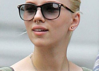 Scarlett Johansson et son piercing au septum