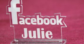 marque place facebook insolite