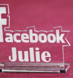 marque place facebook insolite